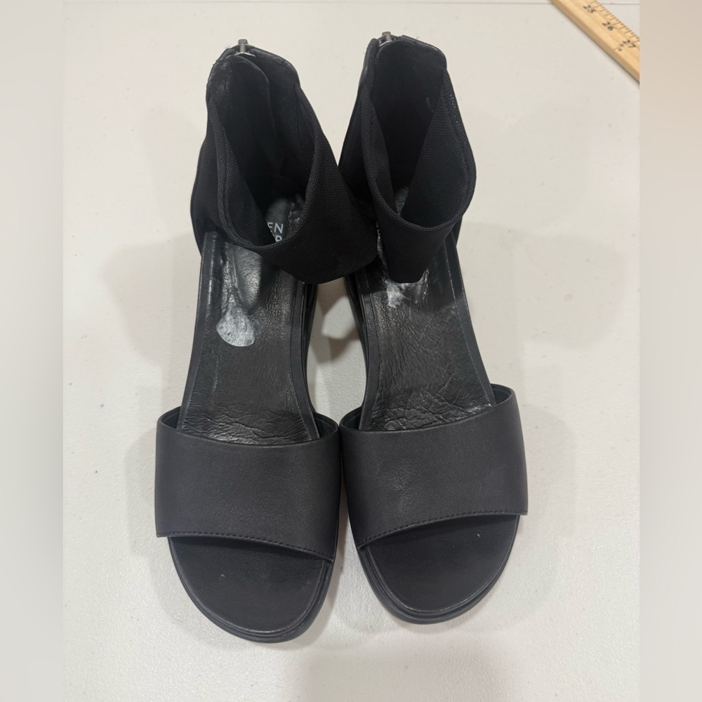 Eileen Fisher Women's Black Upper Leather Sandals With Rear Zipper Size 6.5